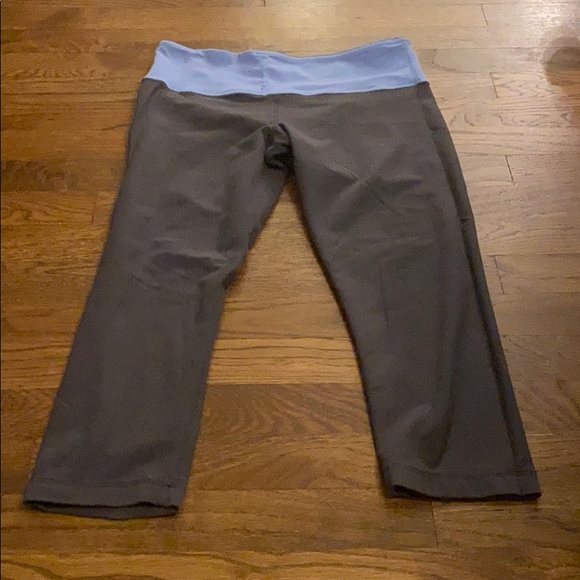 Lululemon reversible capris - Picture 4 of 4